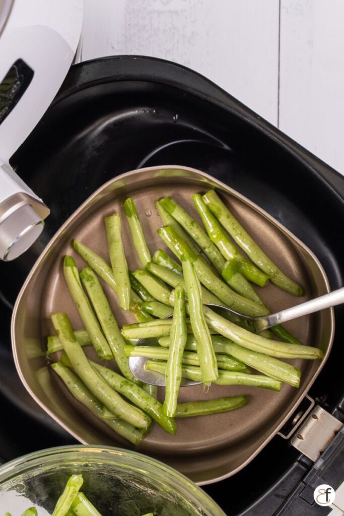 Can you put Metal Containers in an Air fryer? easyflavorful